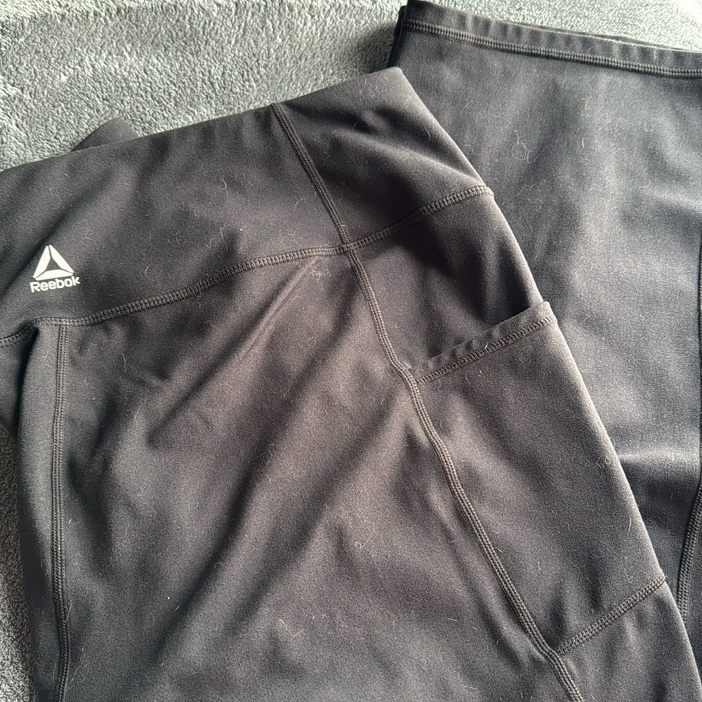 Reebok black yoga pants with side pockets